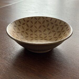 KOTOBUKI - Textured Ceramic Rice Bowl in Warm Tan and Cream